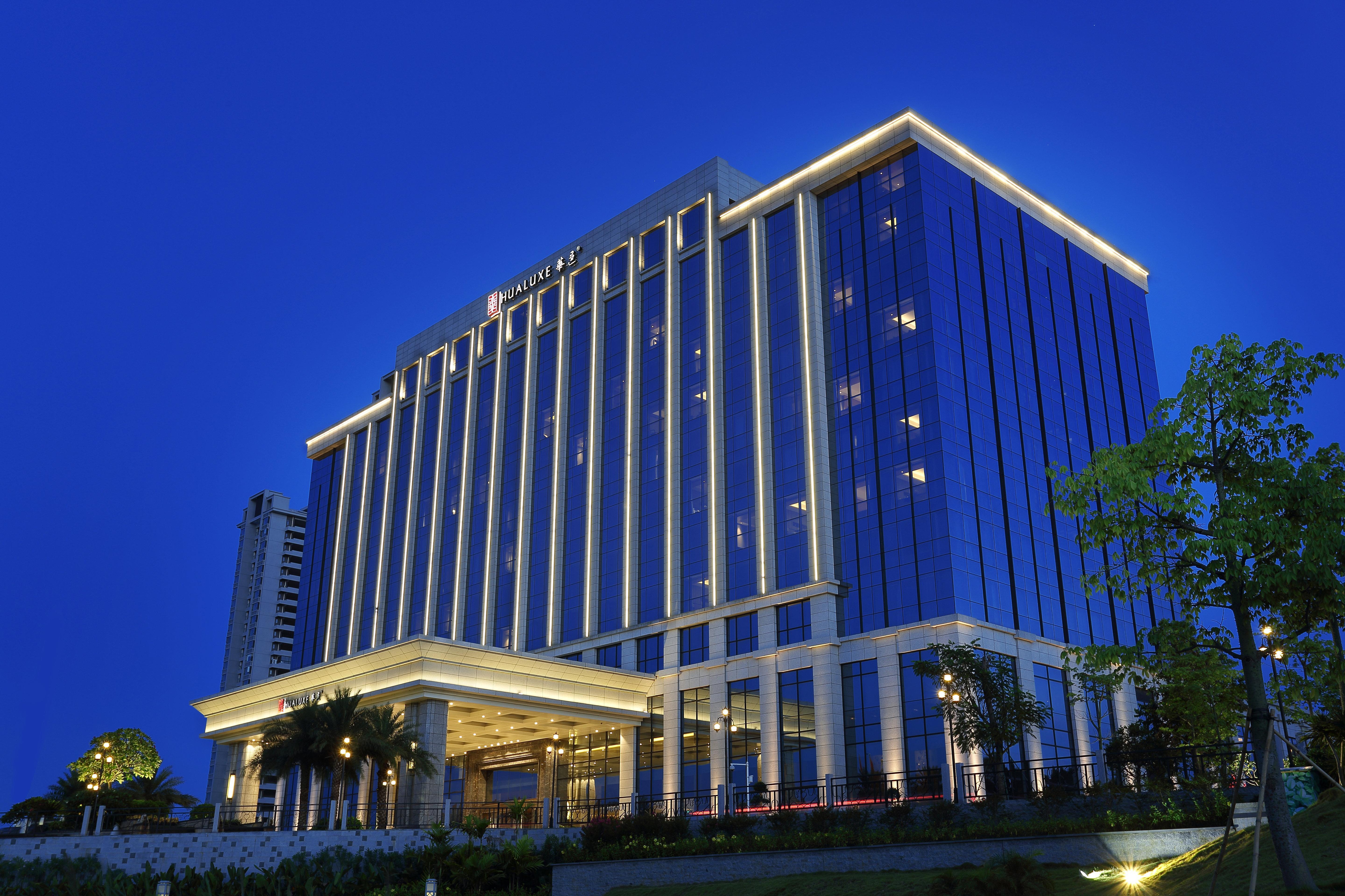 Hualuxe Yangjiang City Center Exteriör bild