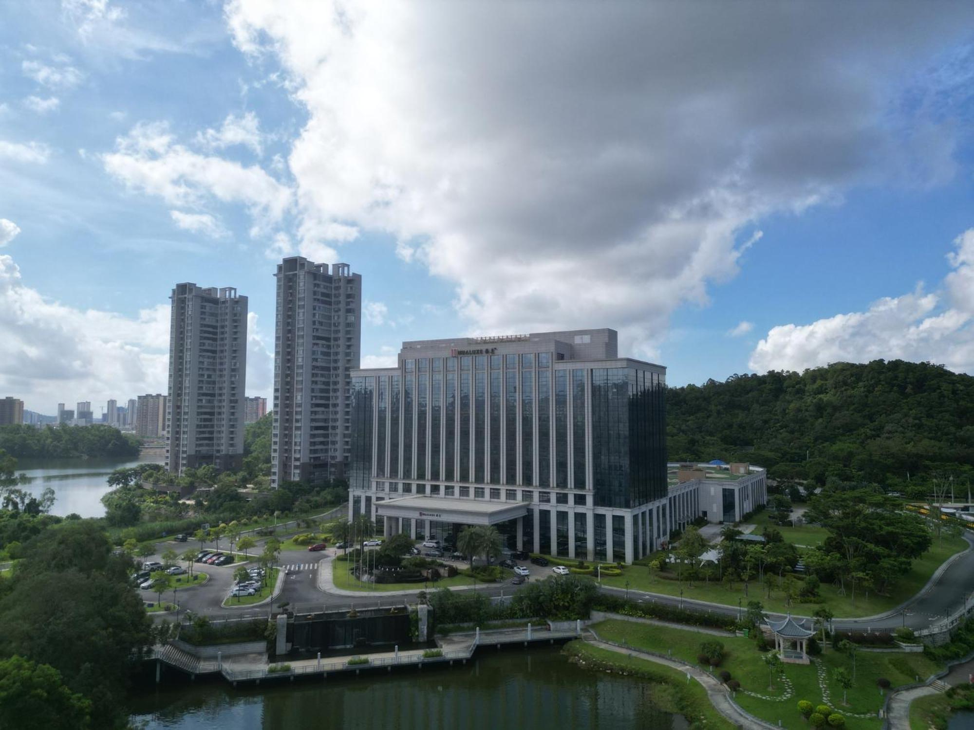 Hualuxe Yangjiang City Center Exteriör bild