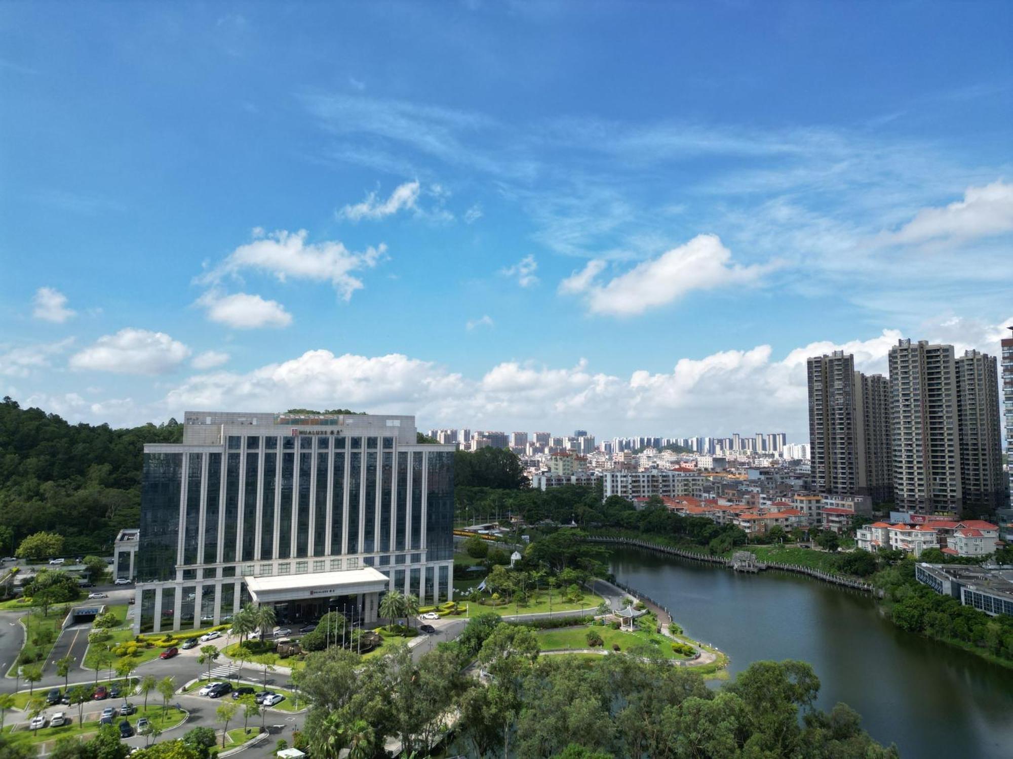 Hualuxe Yangjiang City Center Exteriör bild